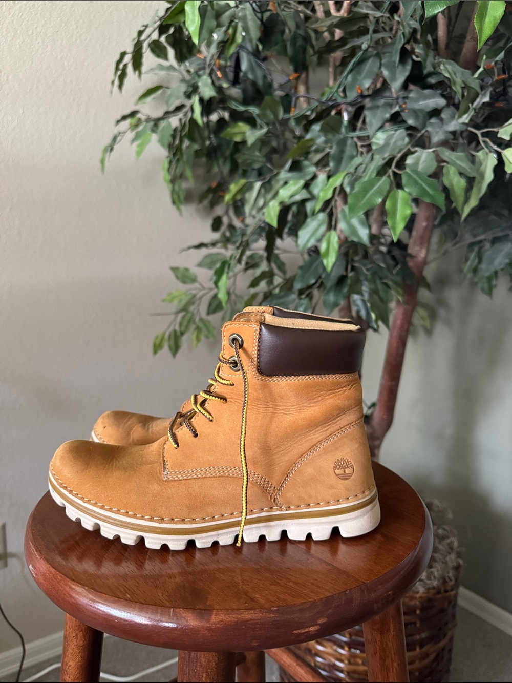 Timberland Wheat/Tan Leather Lace-Up Women’s Boots